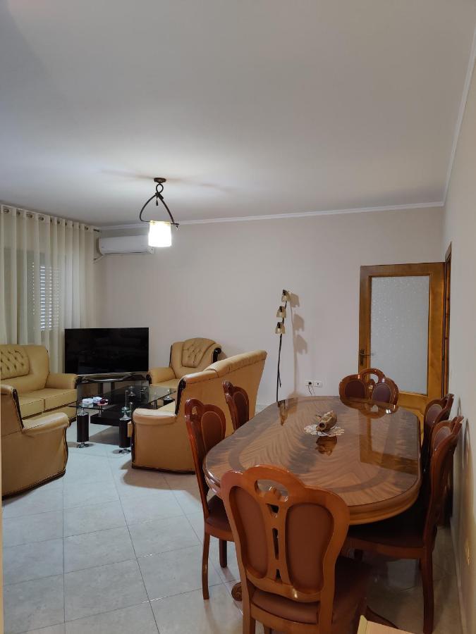 City Center Apartment Berat Exteriör bild
